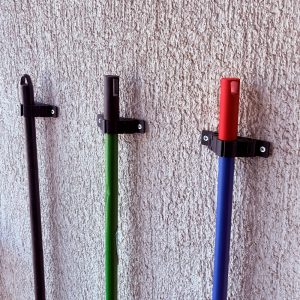 Organizador-de-escobas-de-pared-Mimados-uso-4